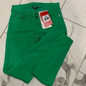 The Northface Valencia women’s pant size 2 surreal green